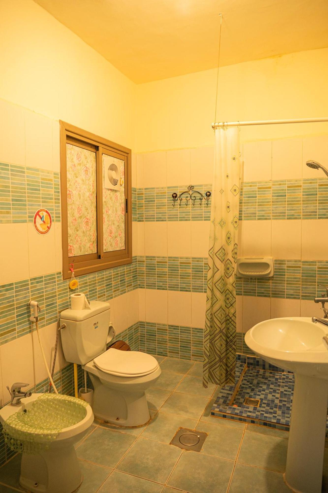 Extra Traveller Hostel Aqaba Exterior photo