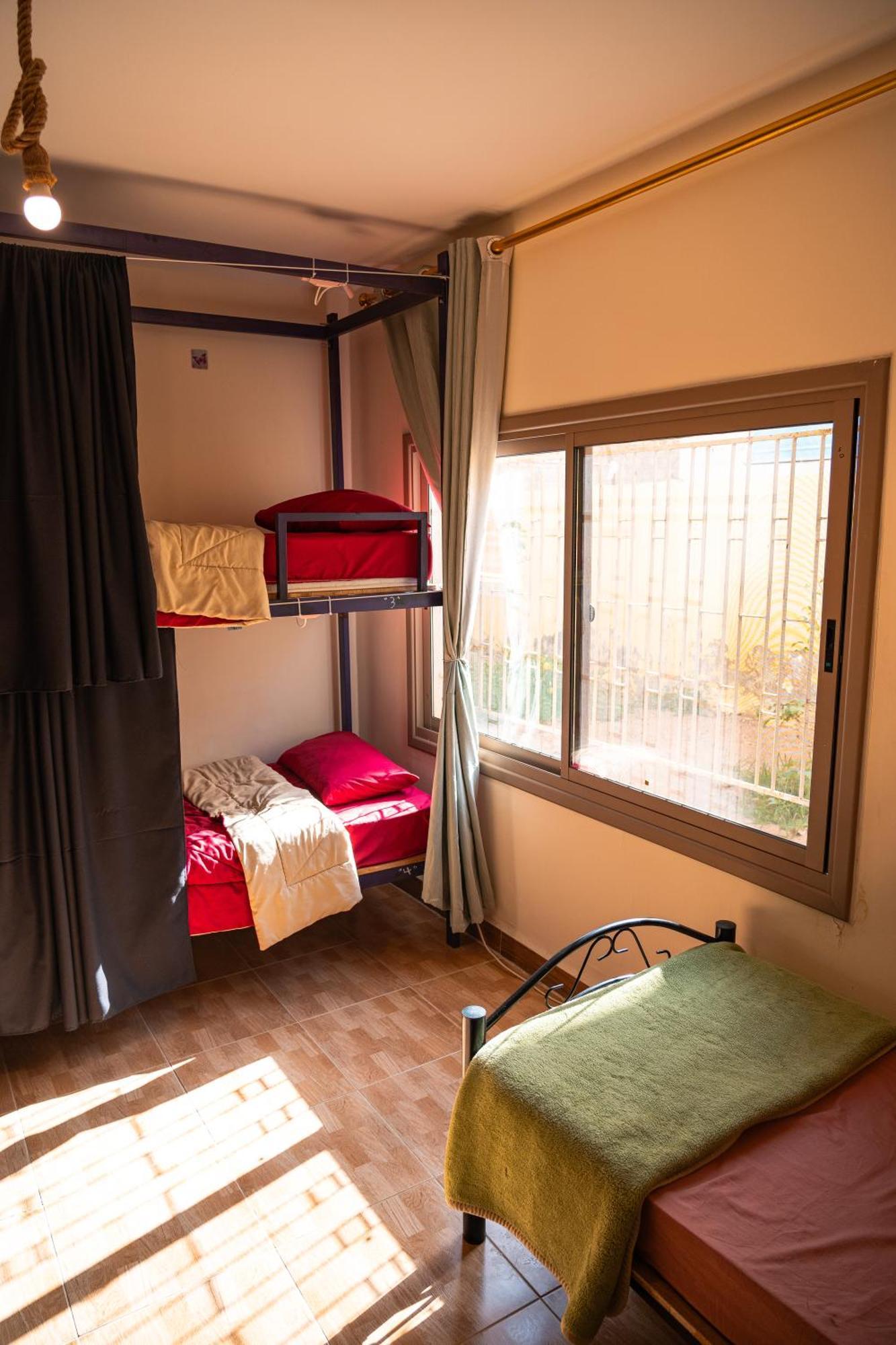 Extra Traveller Hostel Aqaba Exterior photo